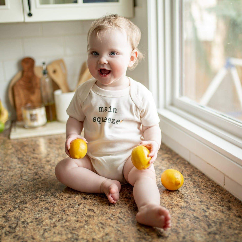 graphic-bodysuit-set-summer-4-pack-1-free-Gift-Baby-Toys-2