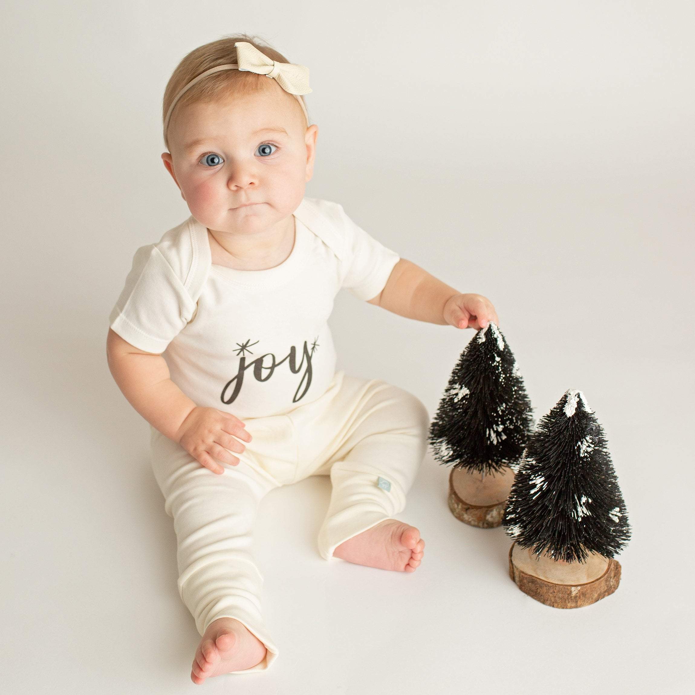 graphic-bodysuit-set-holiday-4-pack-1-free-Gift-Baby-Toys-3