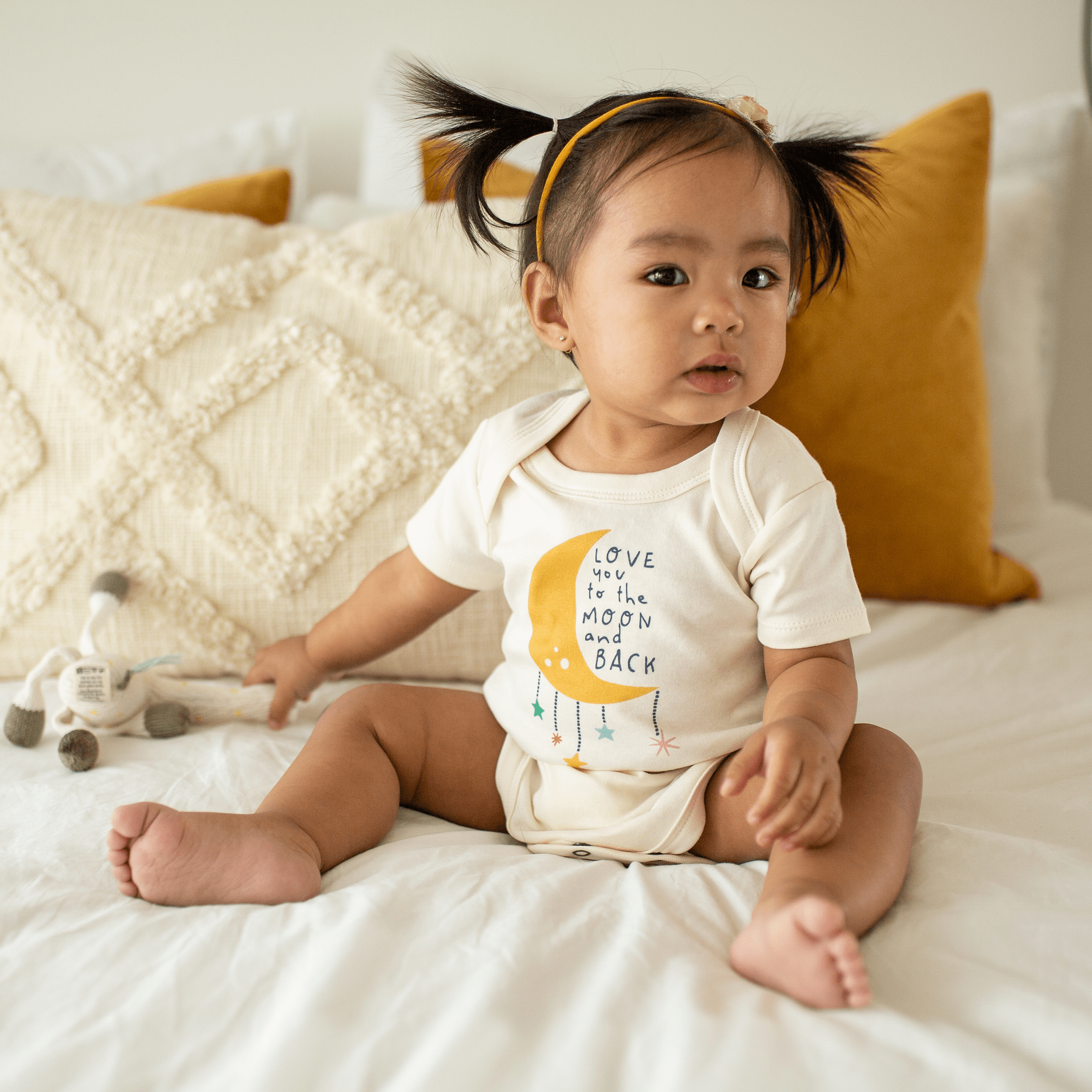 graphic-bodysuit-moon-and-back-Gift-Baby-Toys-2