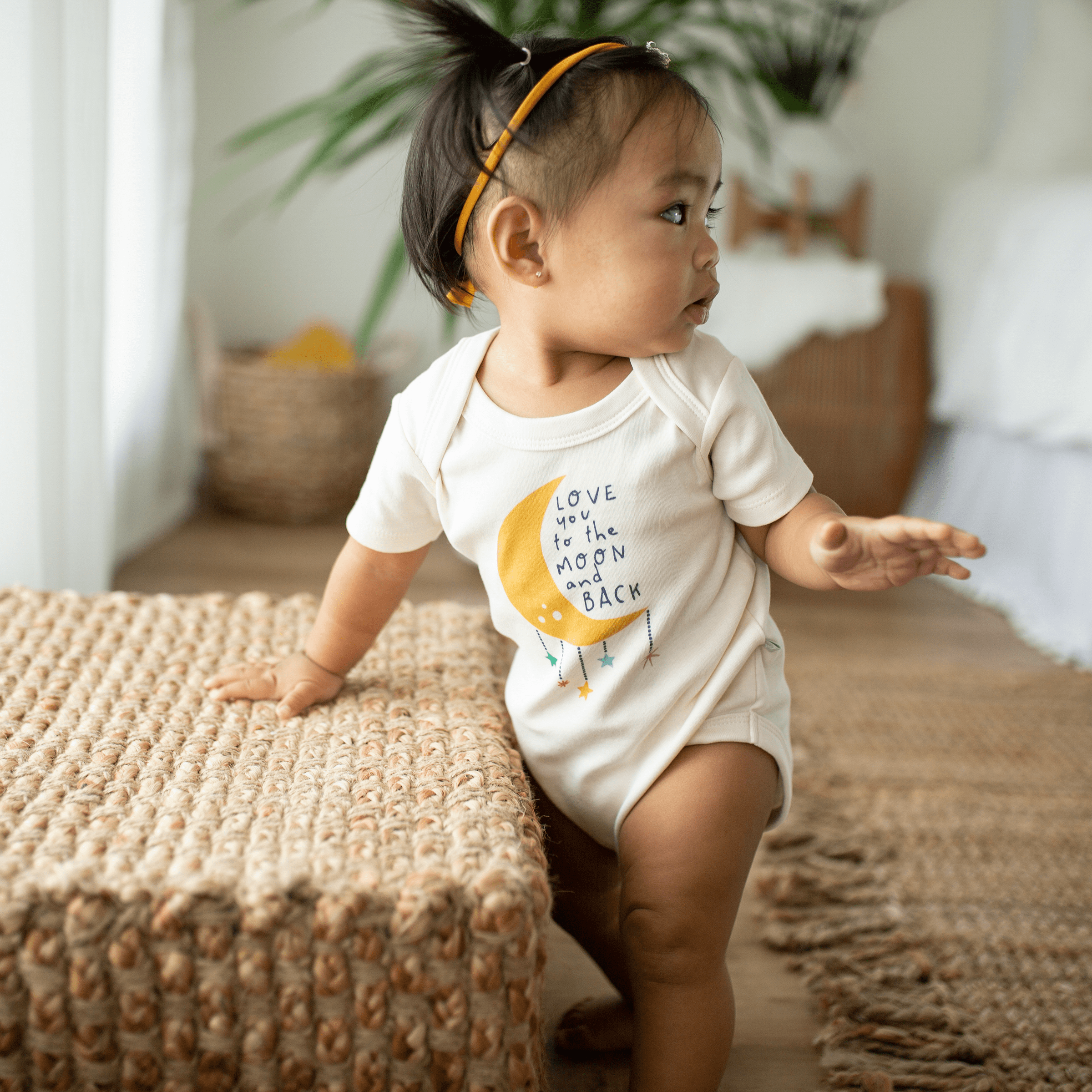 graphic-bodysuit-moon-and-back-Gift-Baby-Toys-3