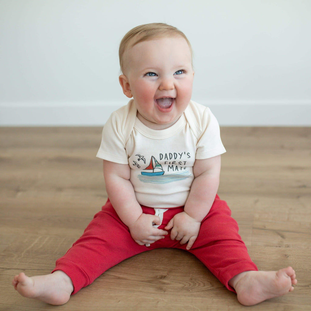 graphic-bodysuit-daddys-first-mate-Gift-Baby-Toys-2