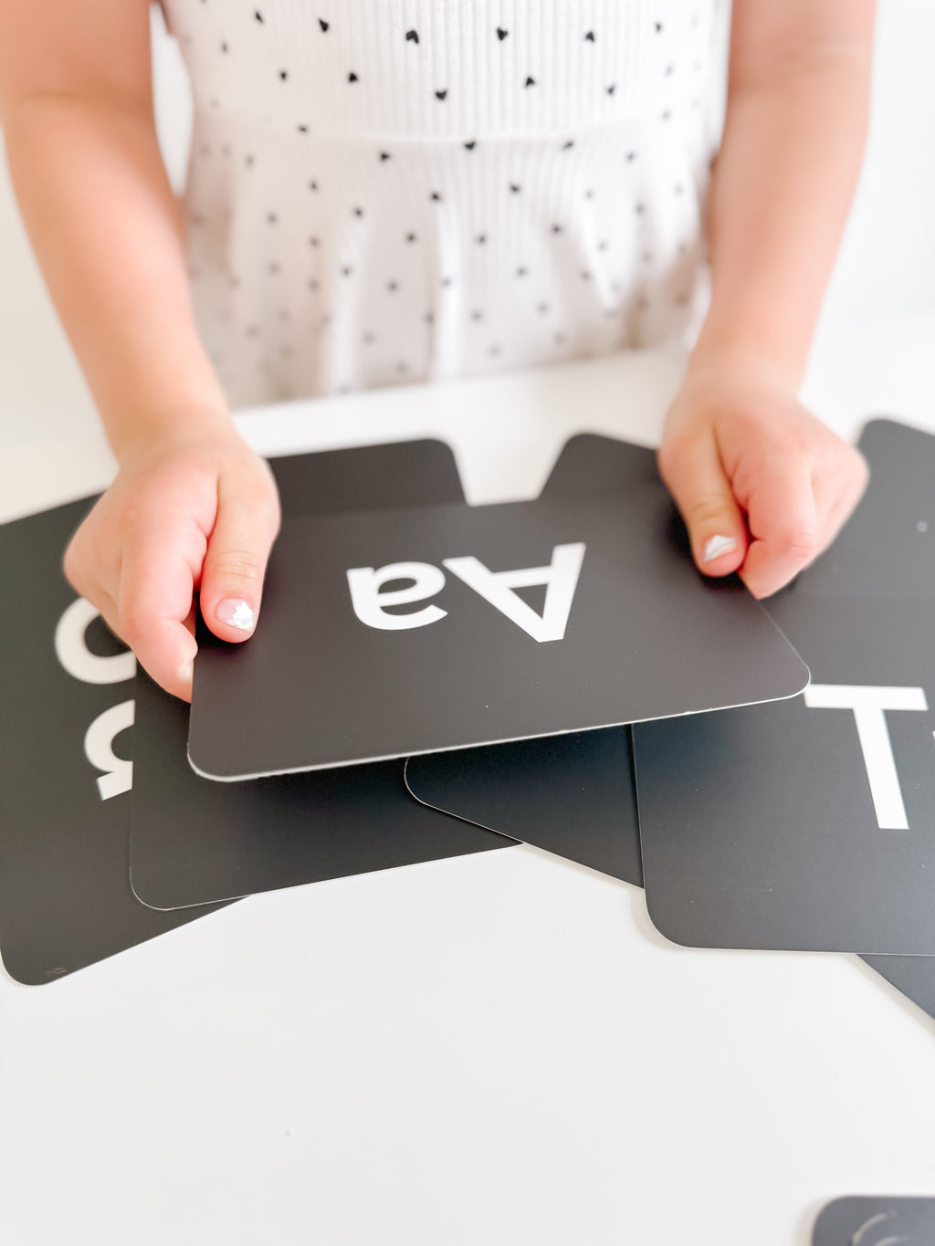 black-and-white-letter-flashcards-Gift-Baby-Toys-4
