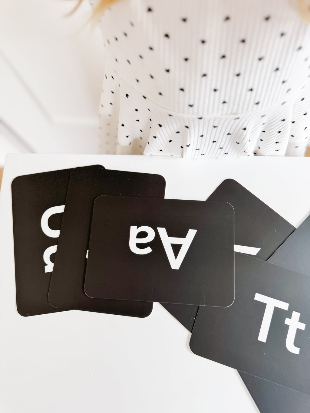 black-and-white-letter-flashcards-Gift-Baby-Toys-2