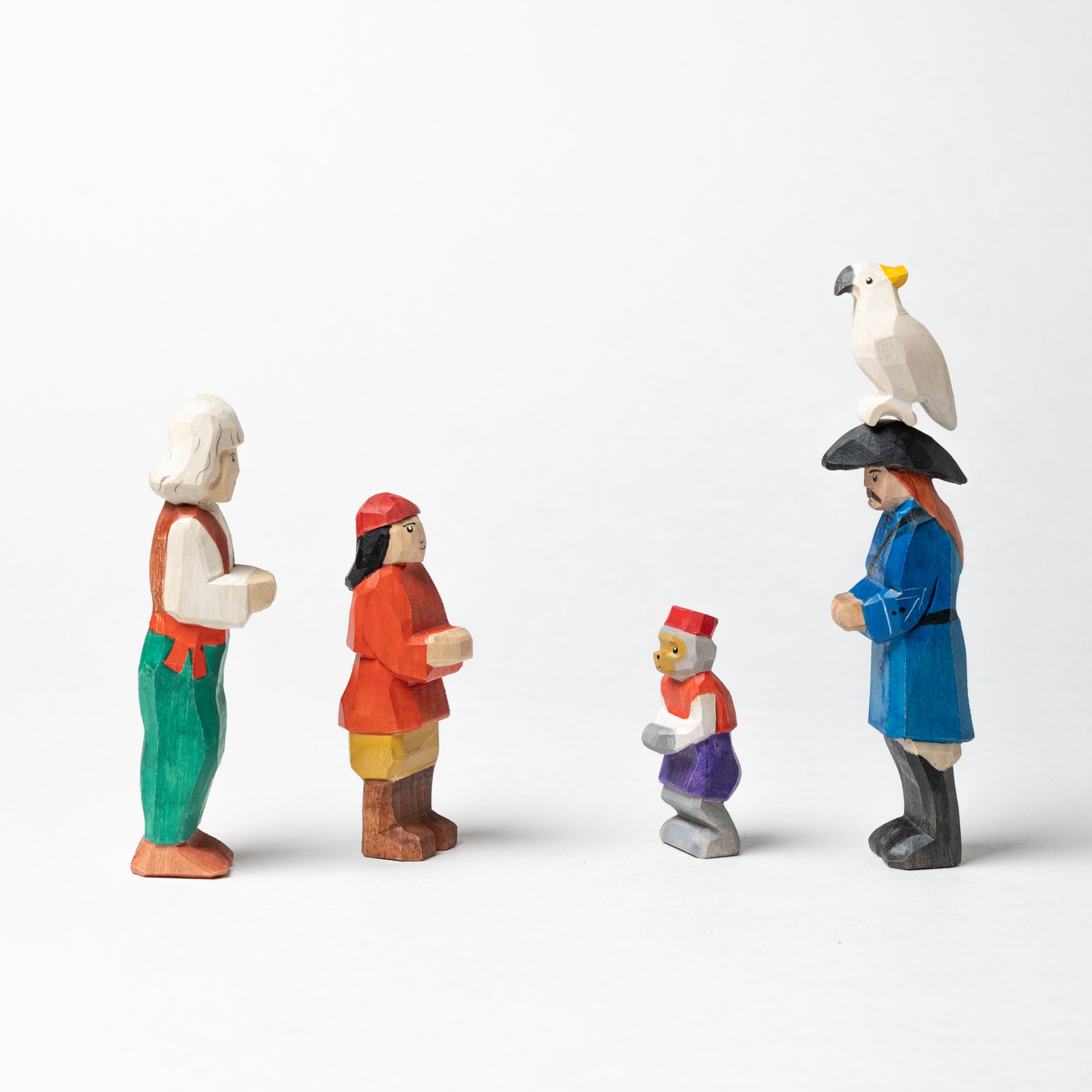 wooden-pirate-figurines-with-parrot-and-monkey-set-sail-for-adventure-Gift-Baby-Toys-1