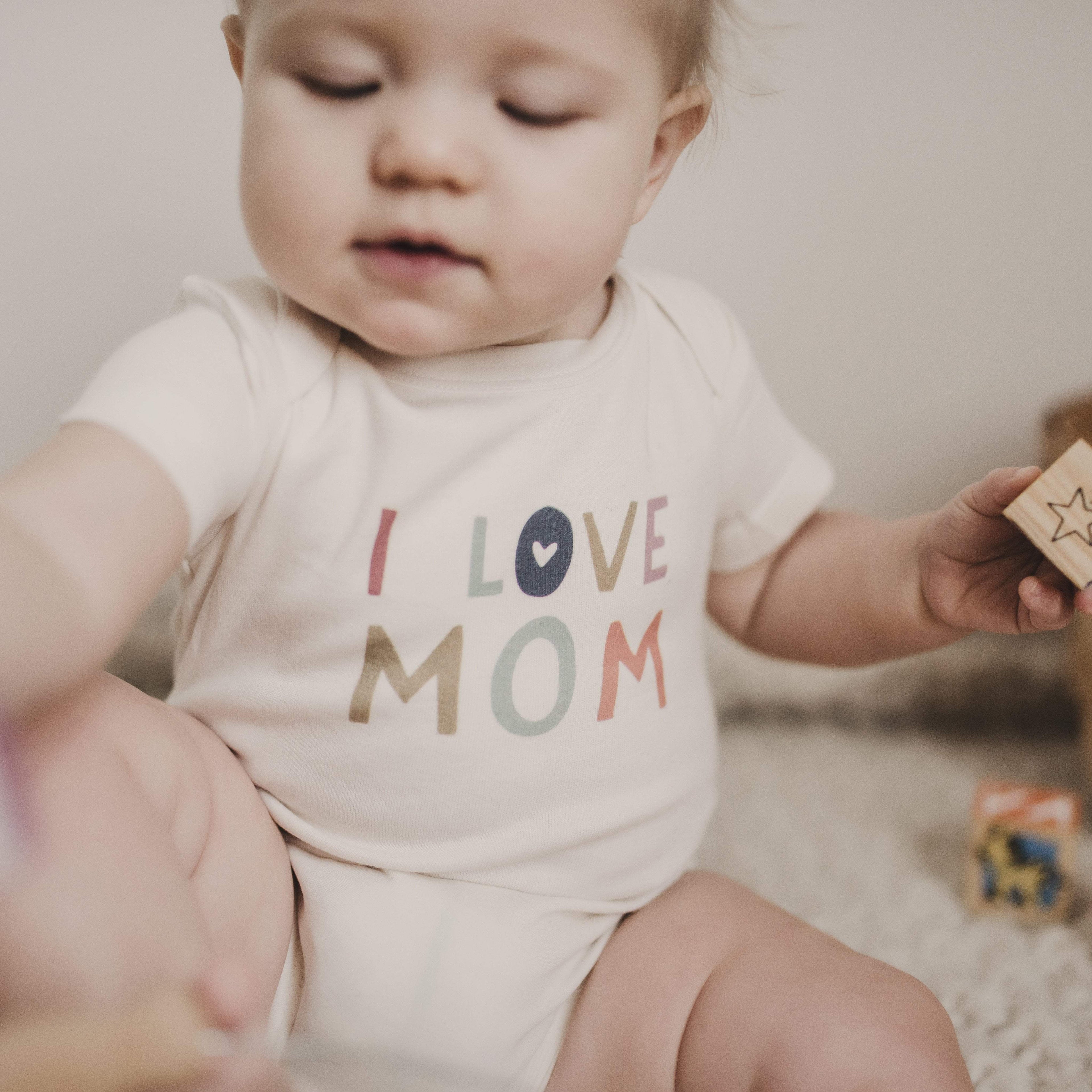 graphic-bodysuit-love-mom-Gift-Baby-Toys-2