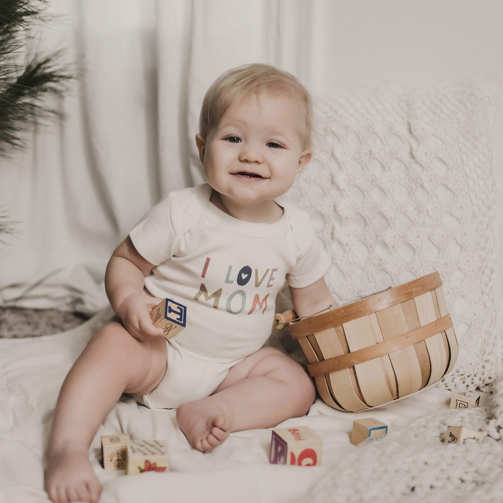 graphic-bodysuit-love-mom-Gift-Baby-Toys-3