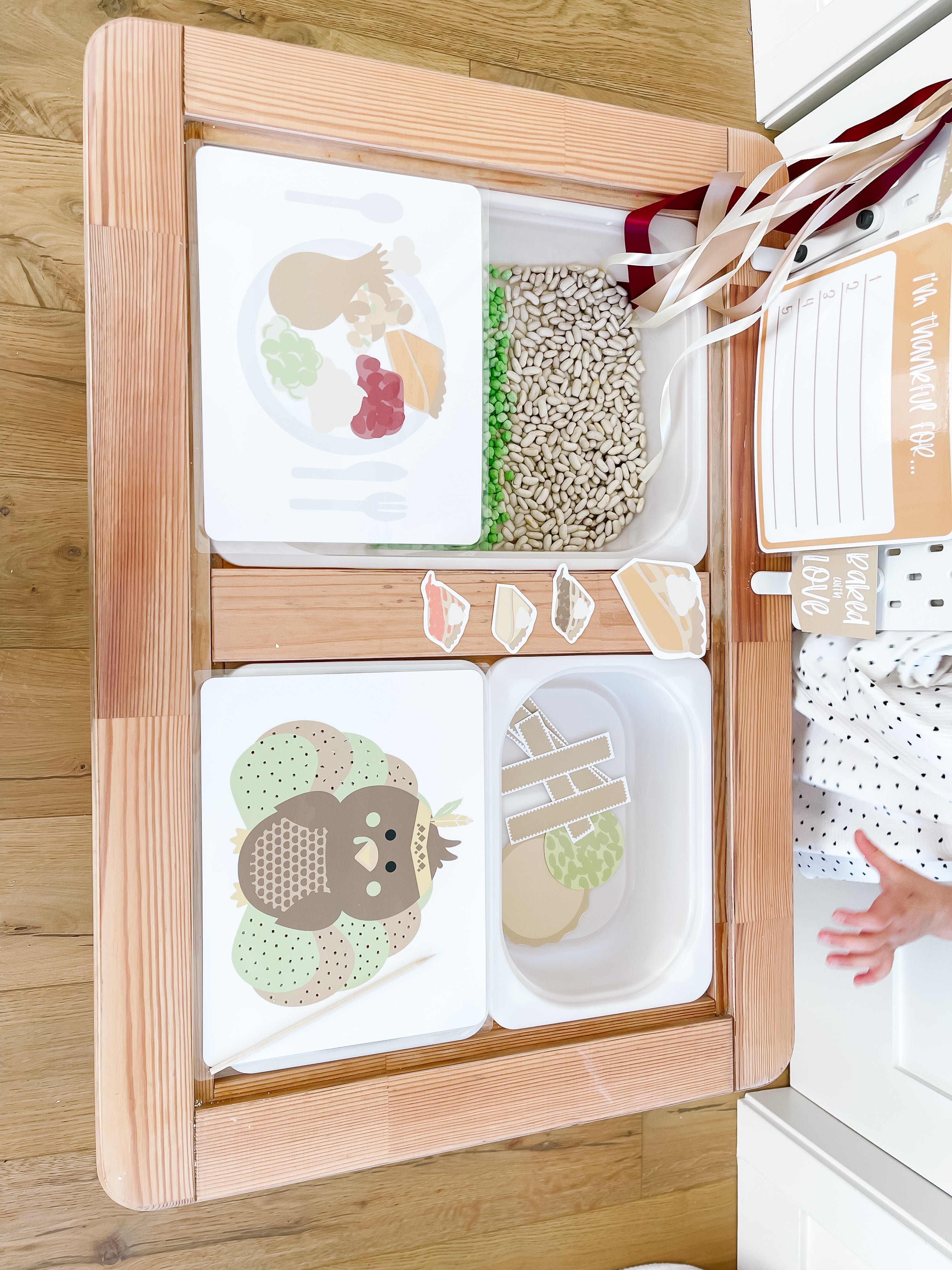 thanksgiving-dramatic-play-setup-Gift-Baby-Toys-8
