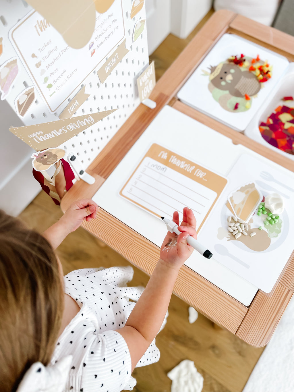 thanksgiving-dramatic-play-setup-Gift-Baby-Toys-27