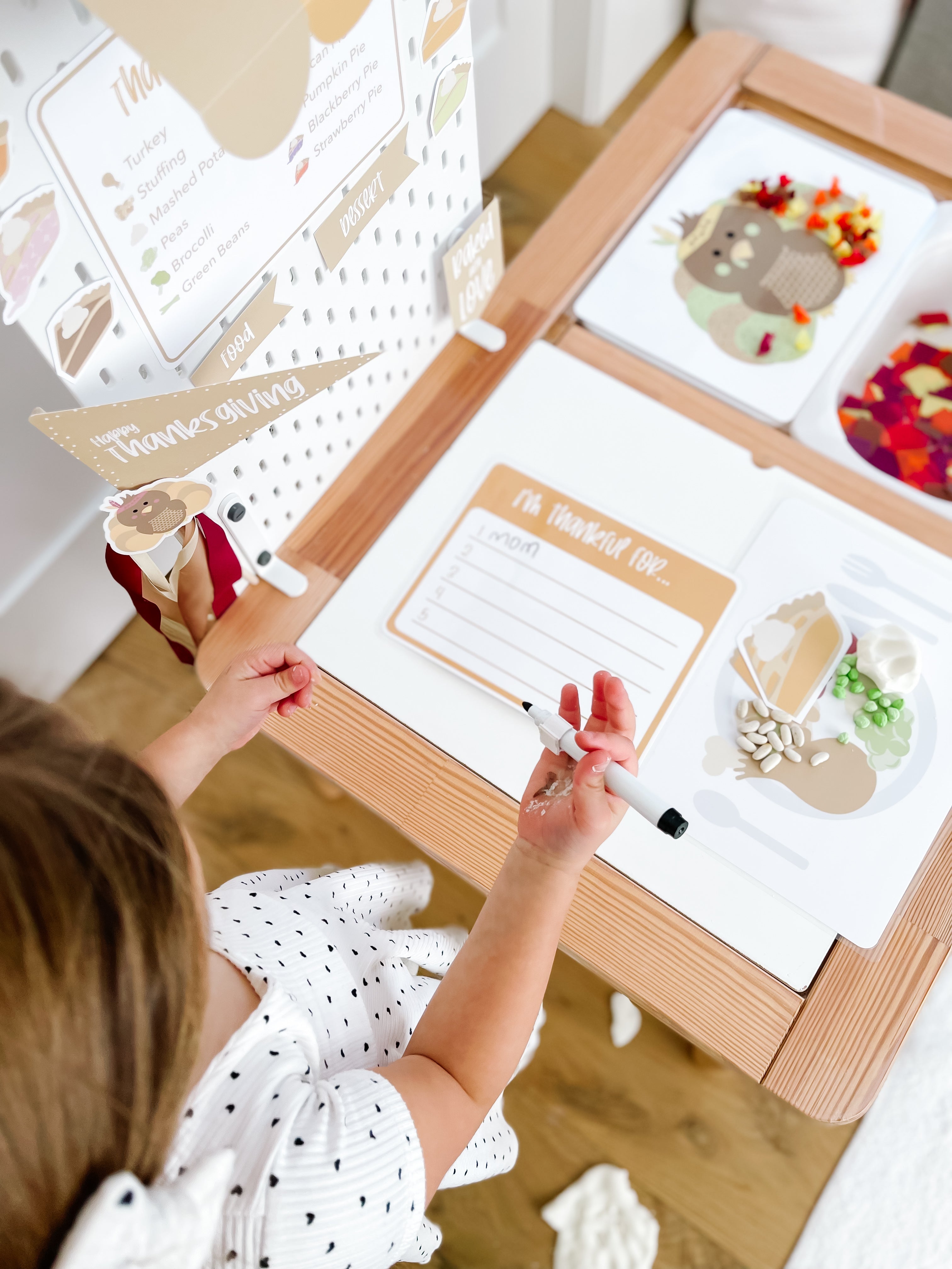 thanksgiving-dramatic-play-setup-Gift-Baby-Toys-27