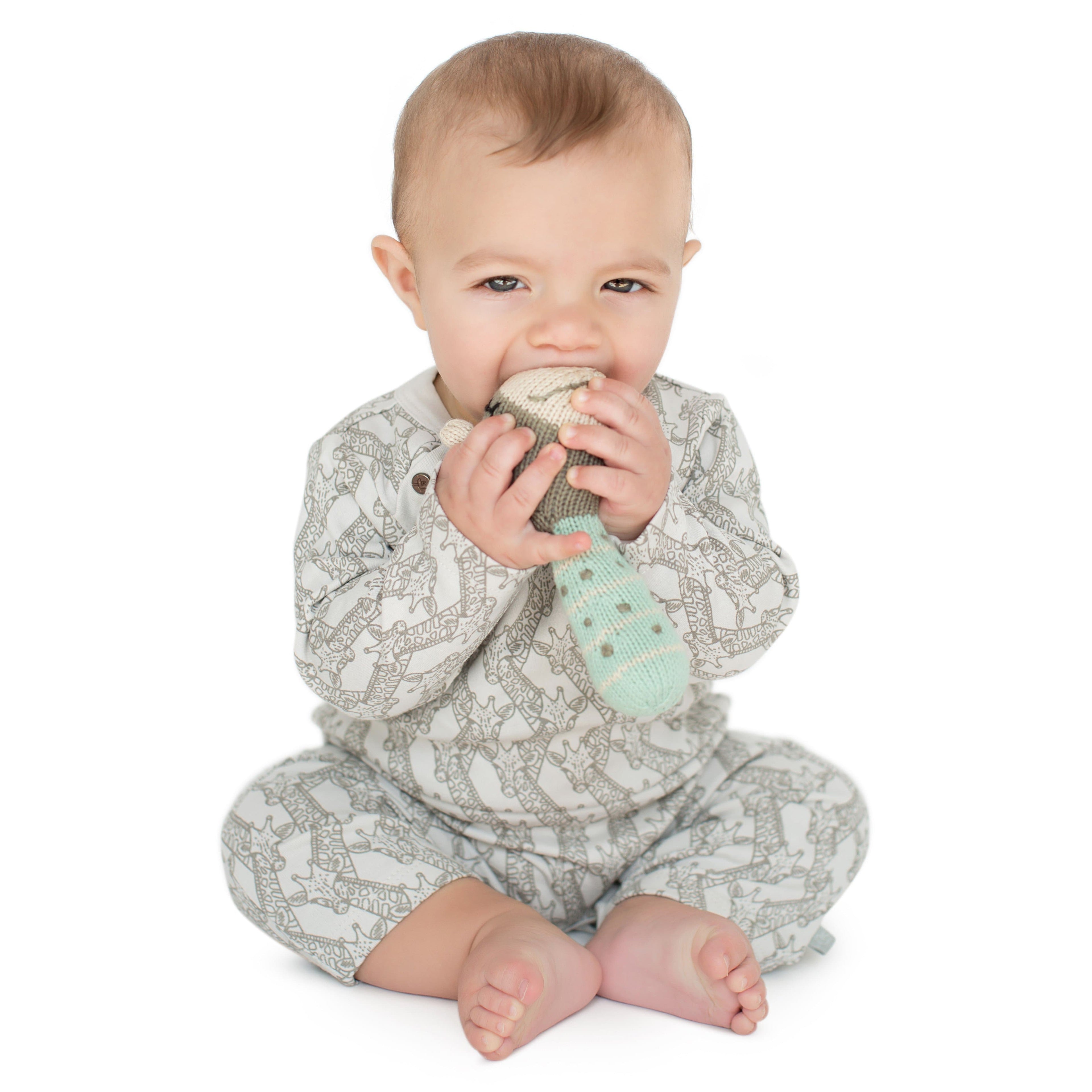 mini-rattle-ami-the-giraffe-Gift-Baby-Toys-3