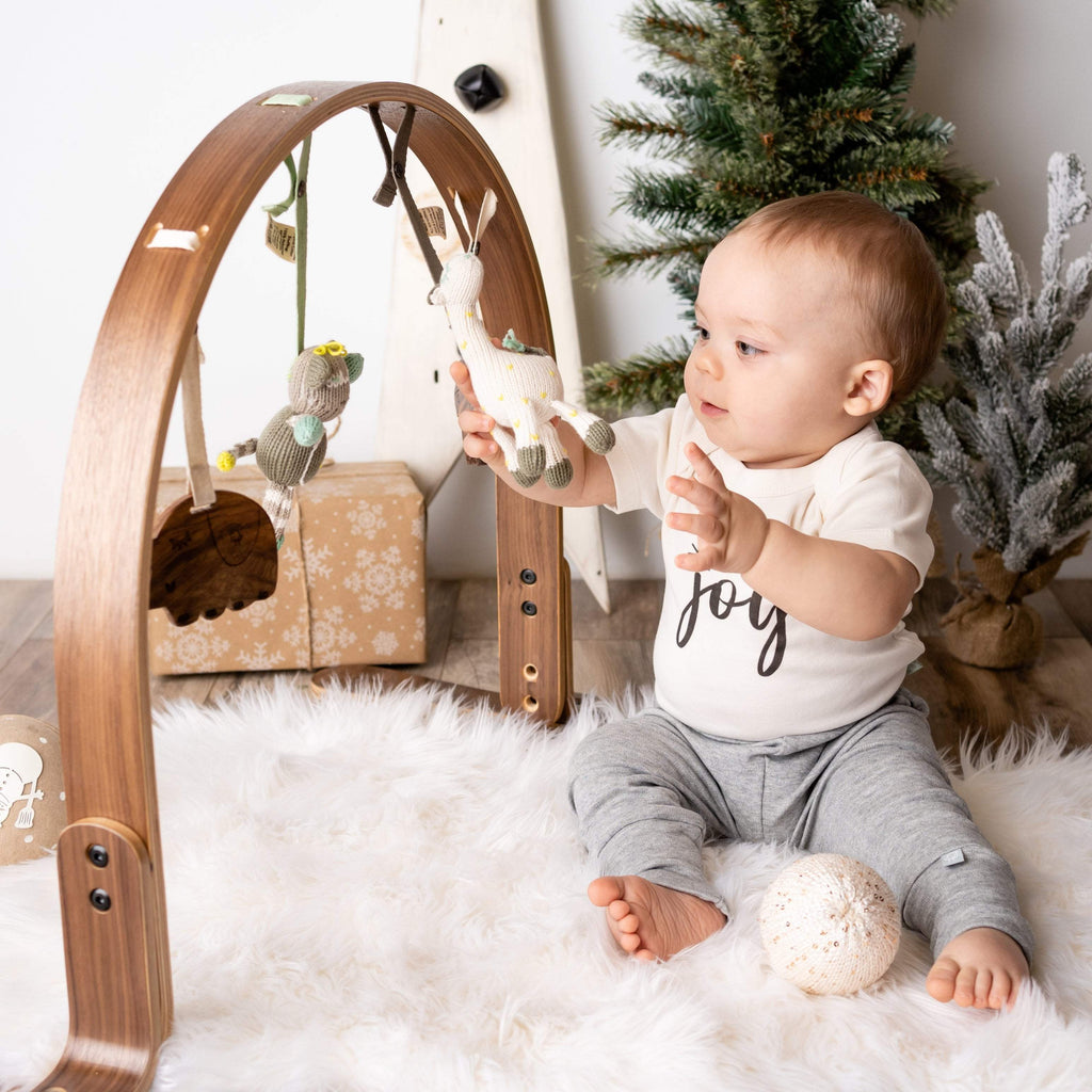knit-stroller-toy-theo-the-monkey-Gift-Baby-Toys-3