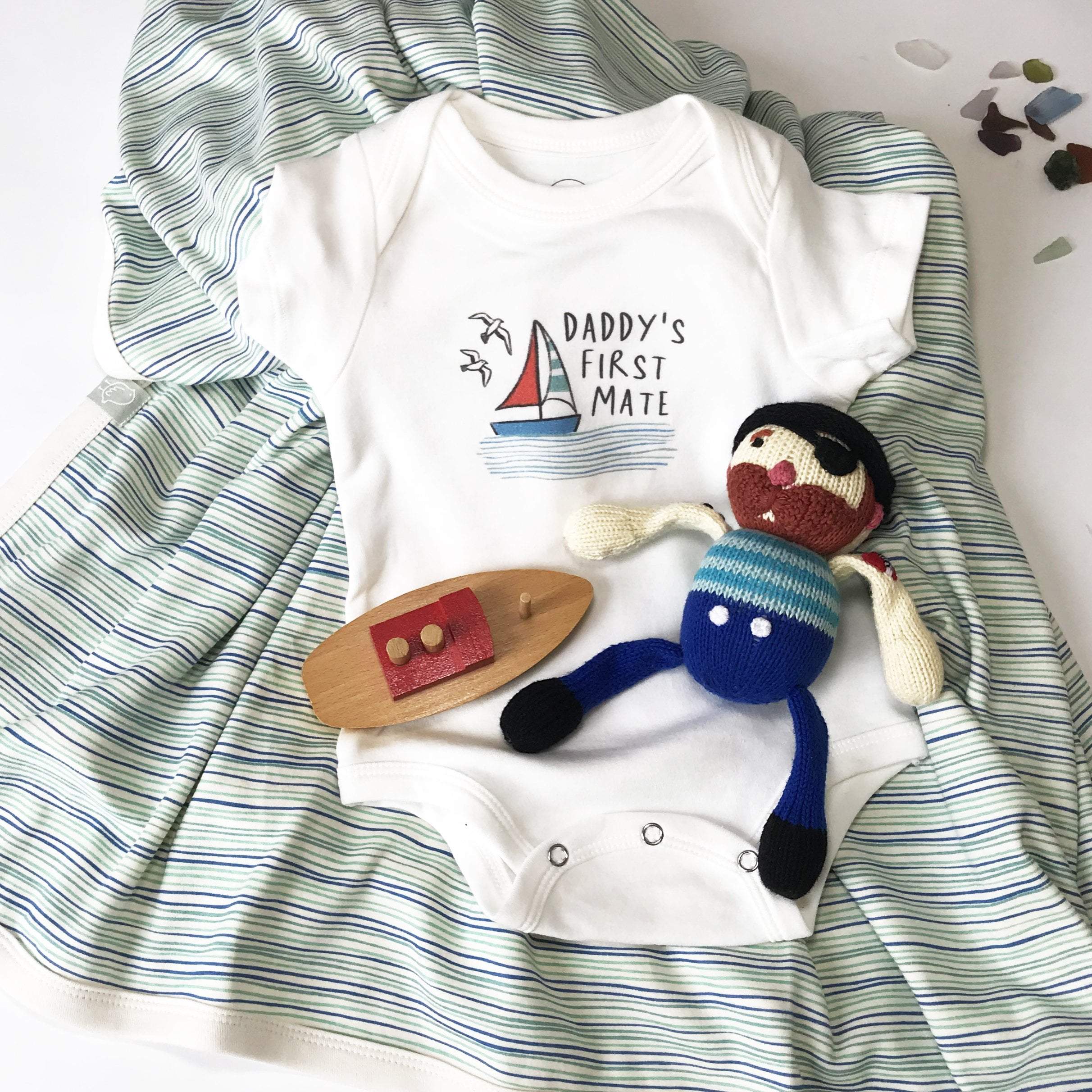 graphic-bodysuit-daddys-first-mate-Gift-Baby-Toys-3