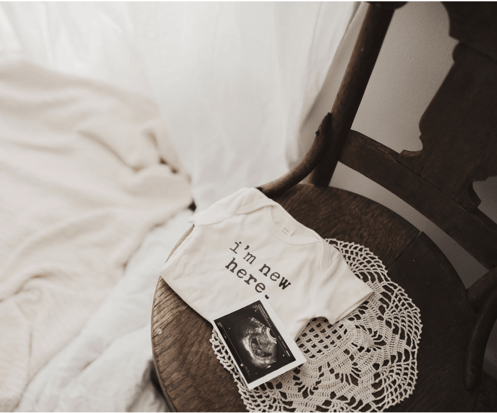 graphic-bodysuit-im-new-here-Gift-Baby-Toys-2