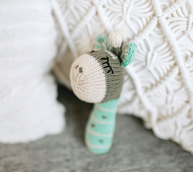 mini-rattle-ami-the-giraffe-Gift-Baby-Toys-2