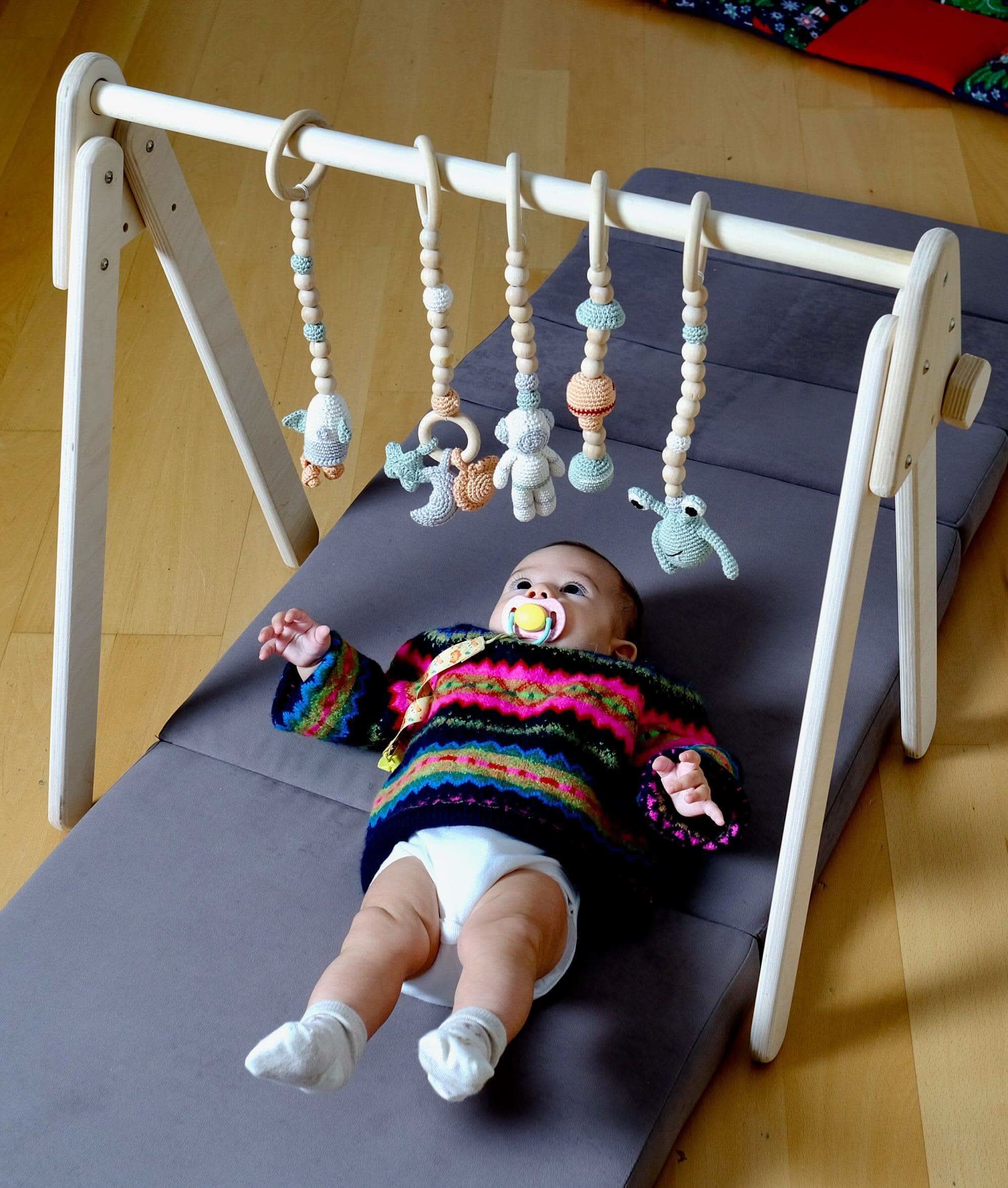 montessori-baby-gym-hanging-toys-set-wooden-play-gym-for-babies-Gift-Baby-Toys-7