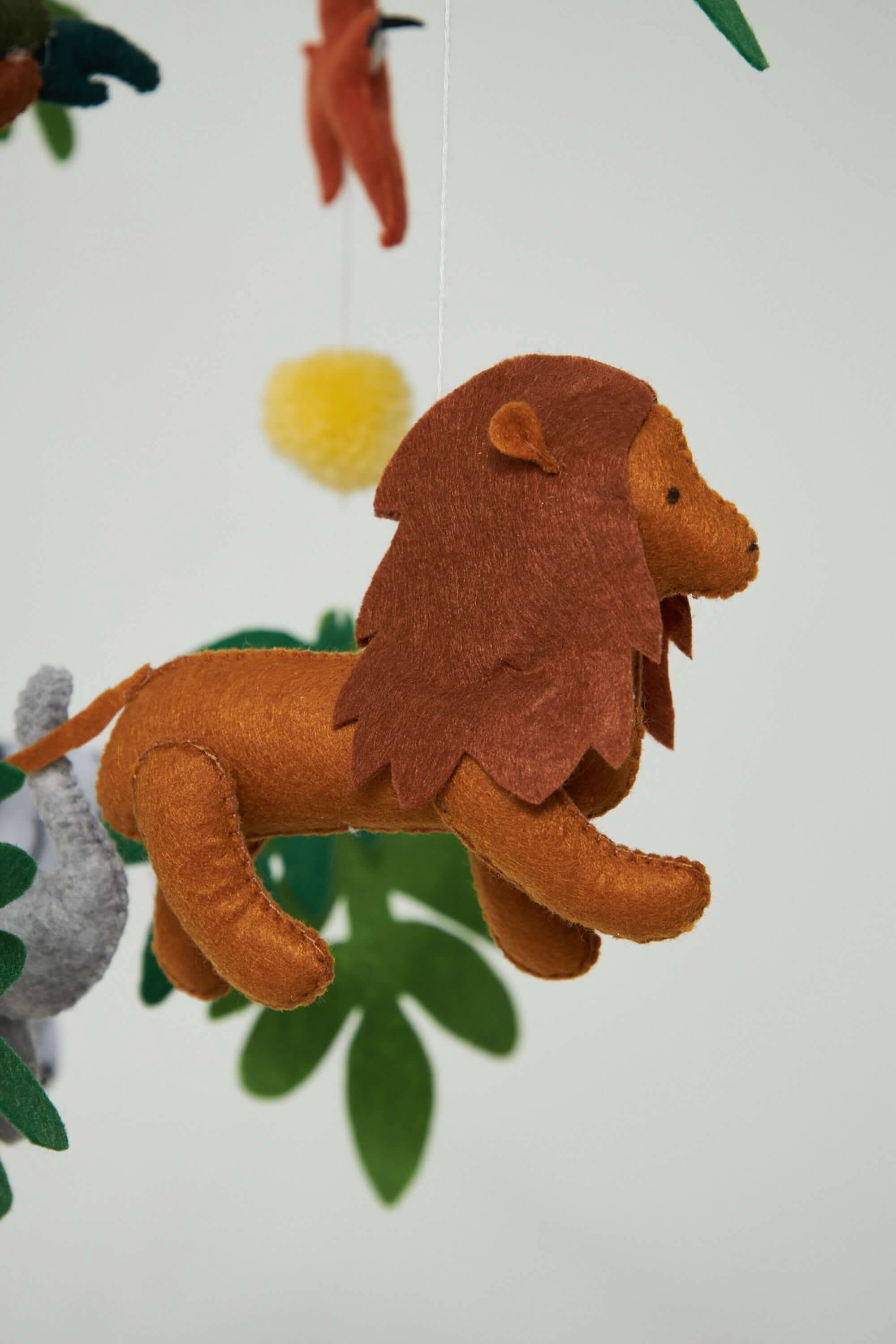 montessori-baby-mobile-set-Gift-Baby-Toys-13