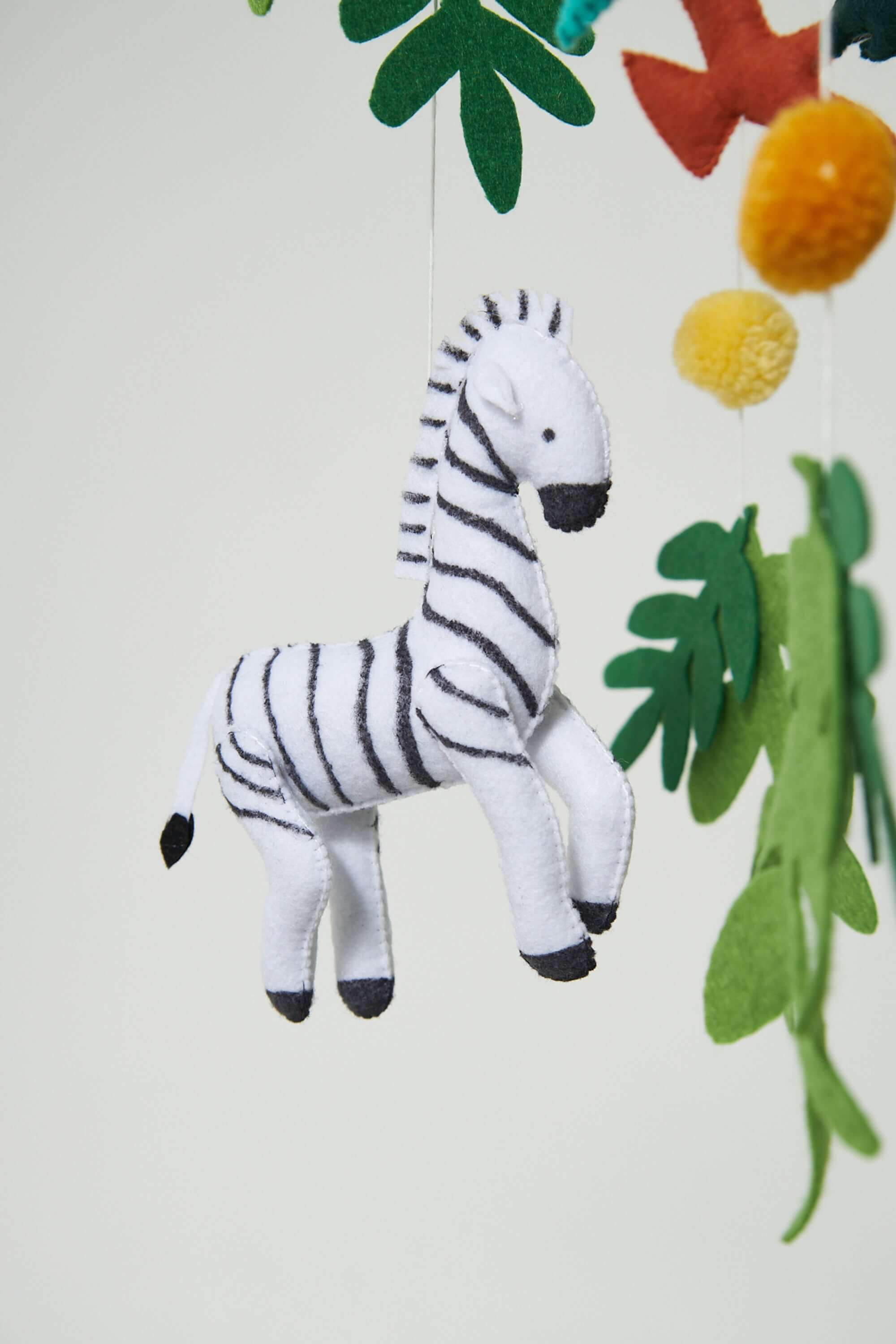 montessori-baby-mobile-set-Gift-Baby-Toys-10