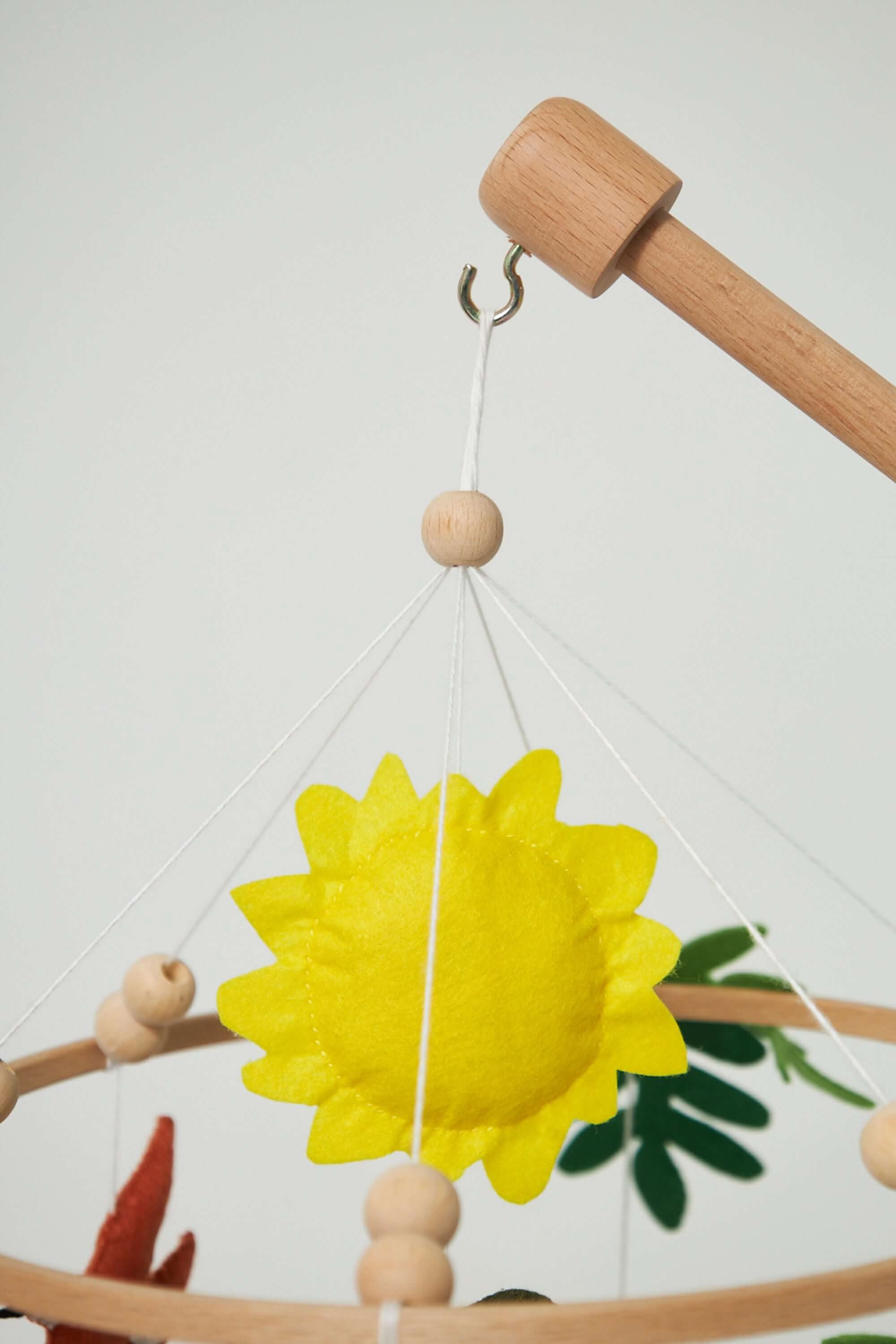 montessori-baby-mobile-set-Gift-Baby-Toys-15