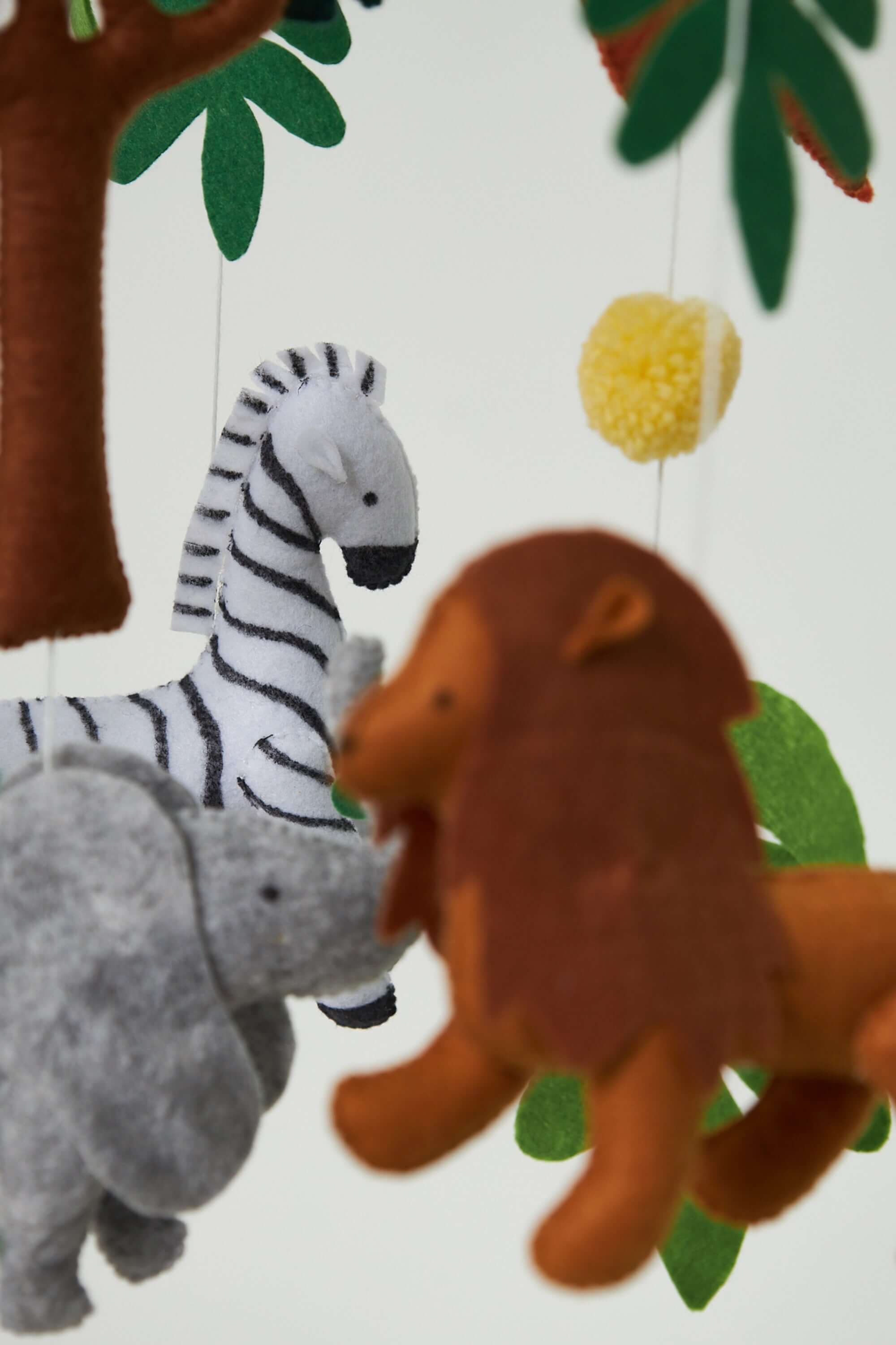 montessori-baby-mobile-set-Gift-Baby-Toys-9