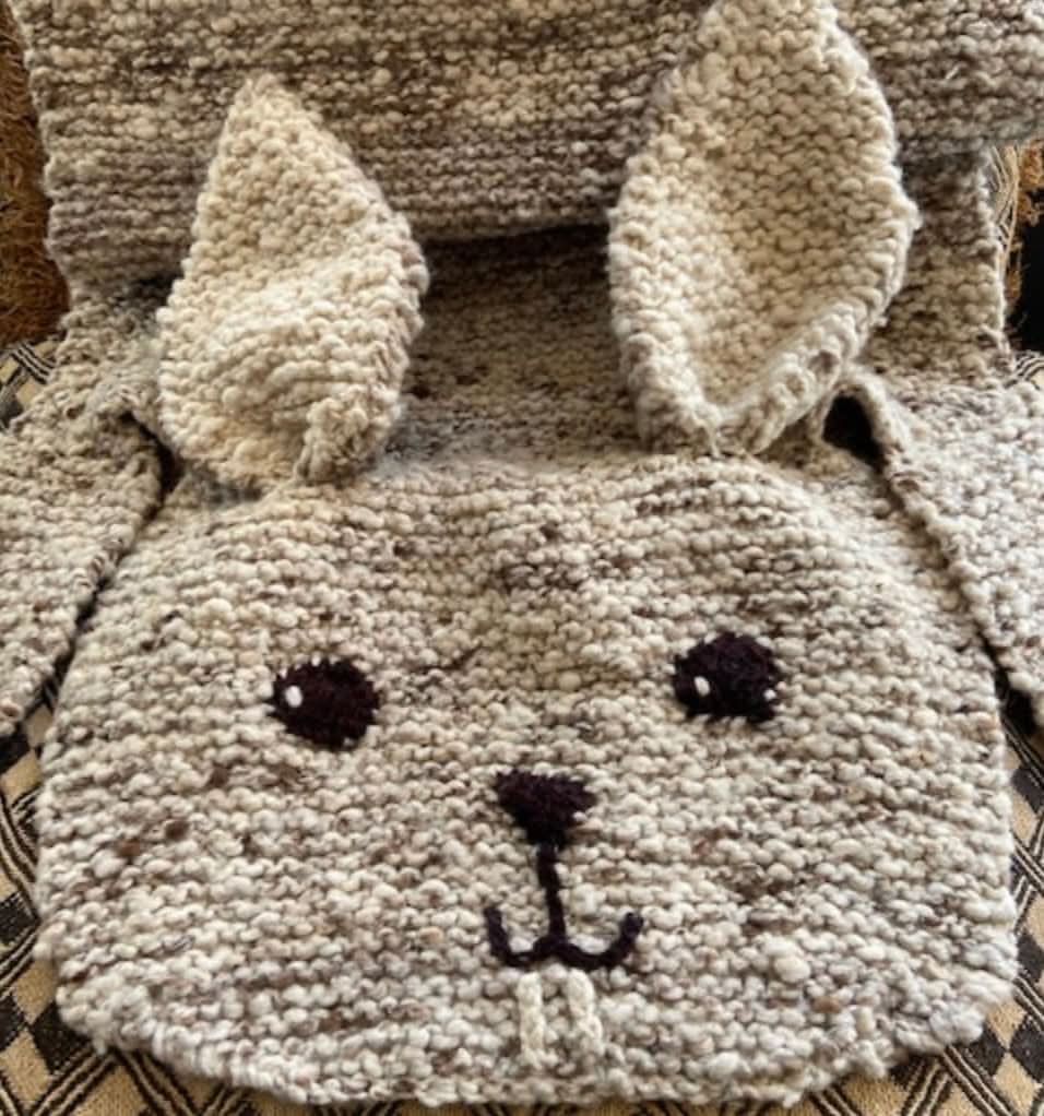 organic-wool-play-mat-nursery-rug-bunny-Gift-Baby-Toys-3
