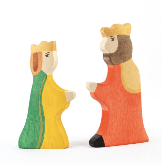 wooden-king-and-queen-figurines-Gift-Baby-Toys-1