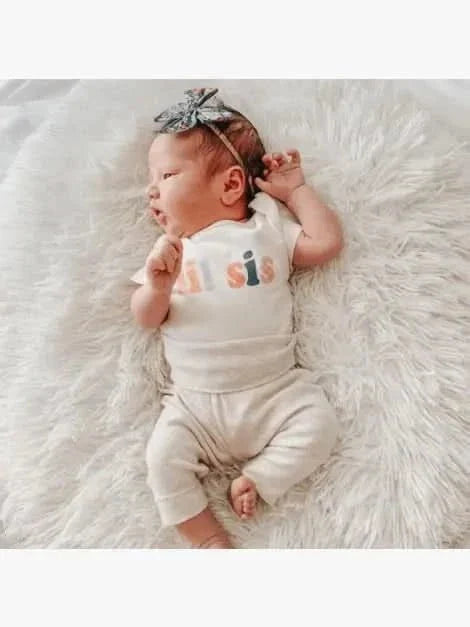 graphic-bodysuit-lil-sis-Gift-Baby-Toys-3