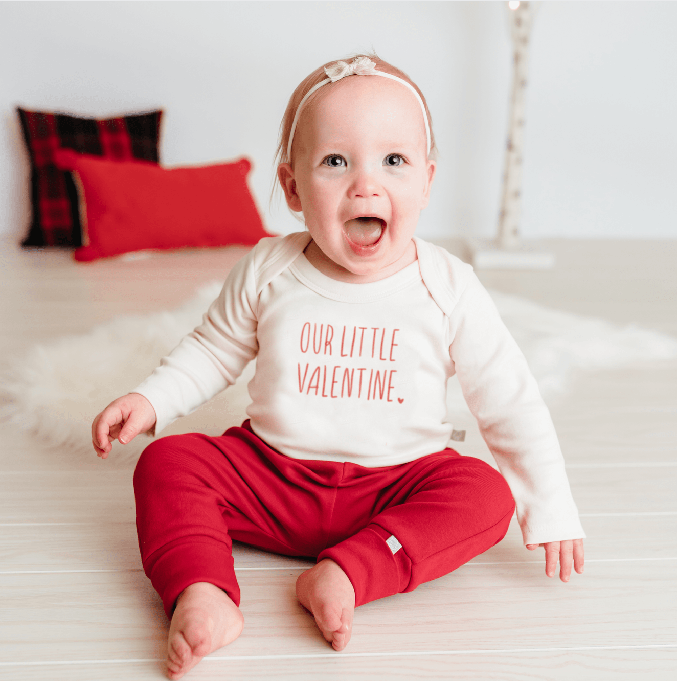 long-sleeve-graphic-bodysuit-little-valentine-Gift-Baby-Toys-2