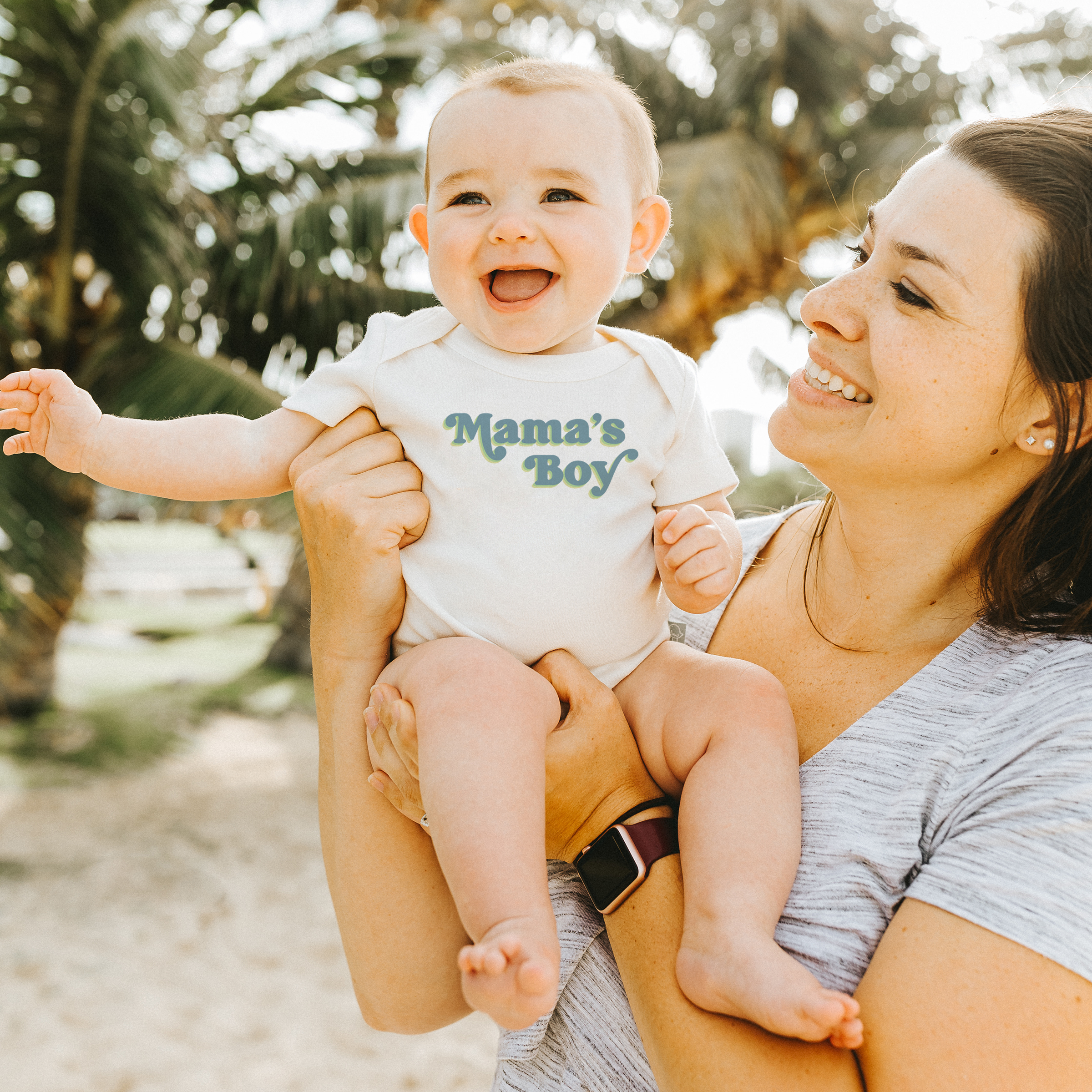graphic-bodysuit-mamas-boy-Gift-Baby-Toys-2
