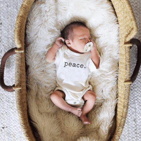 graphic-bodysuit-set-inspiring-4-pack-1-free-Gift-Baby-Toys-2