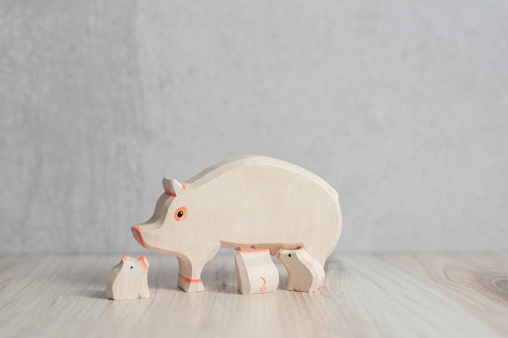 wood-carved-pig-with-piglets-Gift-Baby-Toys-1