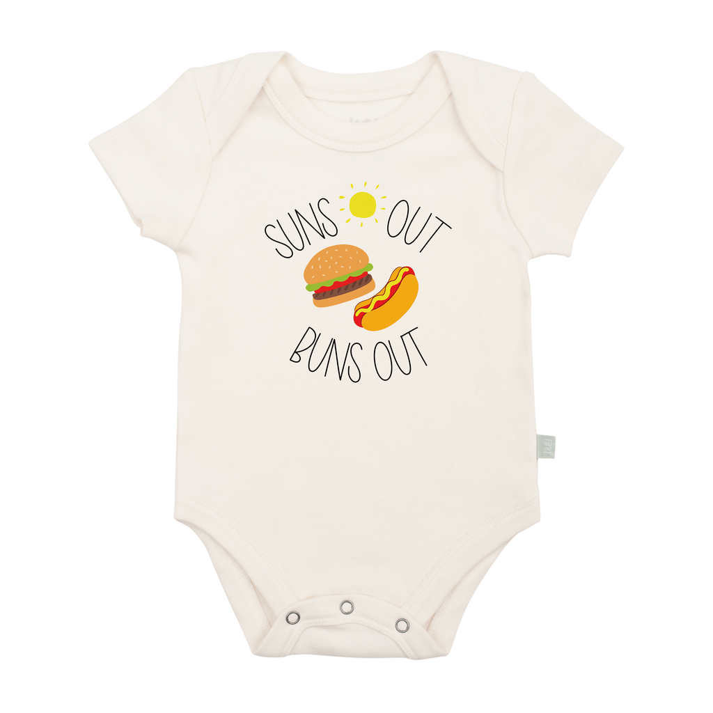 graphic-bodysuit-suns-out-buns-out-Gift-Baby-Toysbodysuits-1