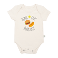 graphic-bodysuit-suns-out-buns-out-Gift-Baby-Toysbodysuits-1