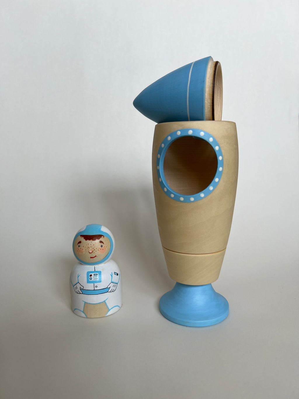 wooden-rocket-ship-toy-with-astronaut-Gift-Baby-Toys-3