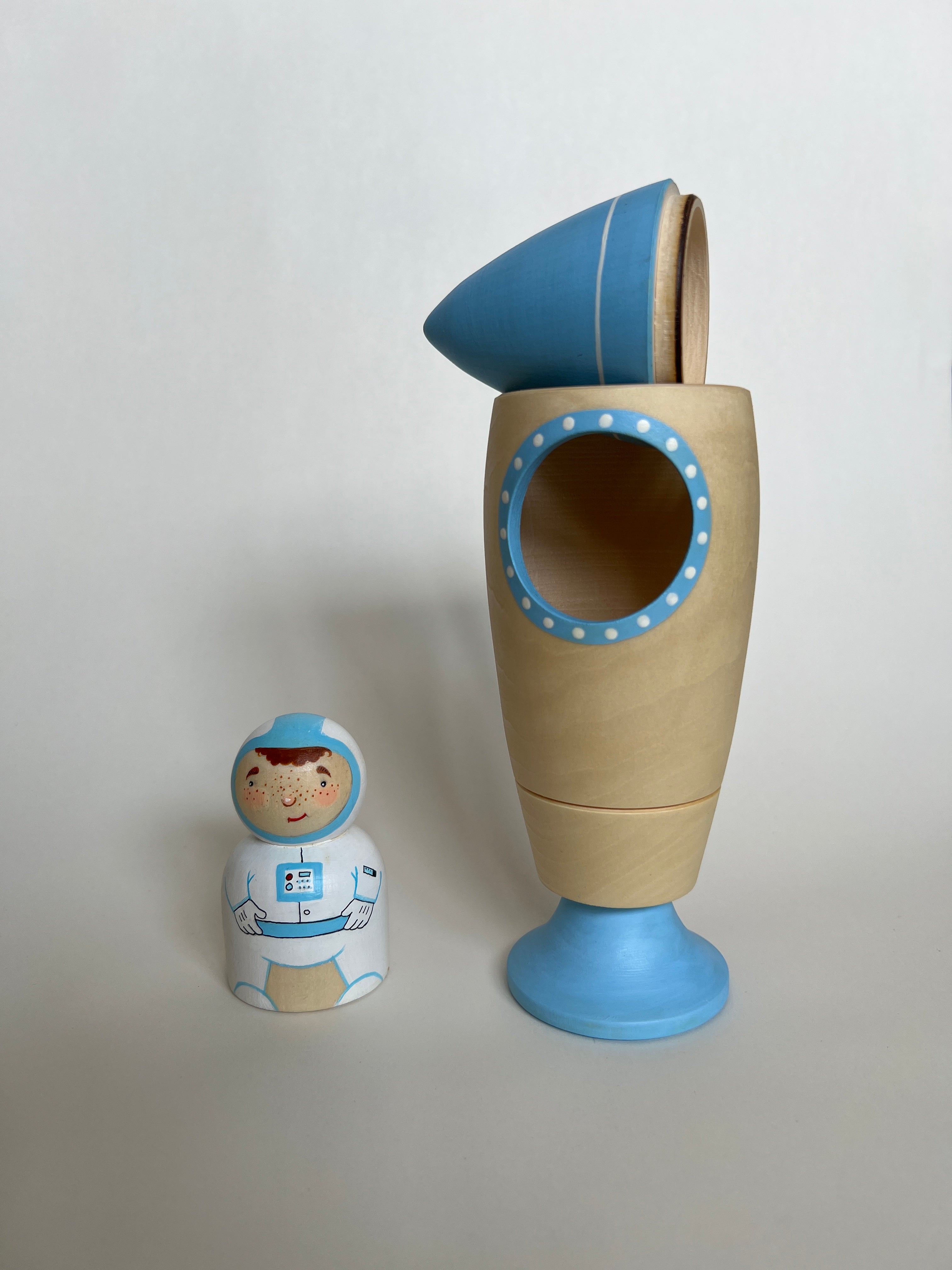 wooden-rocket-ship-toy-with-astronaut-Gift-Baby-Toys-3