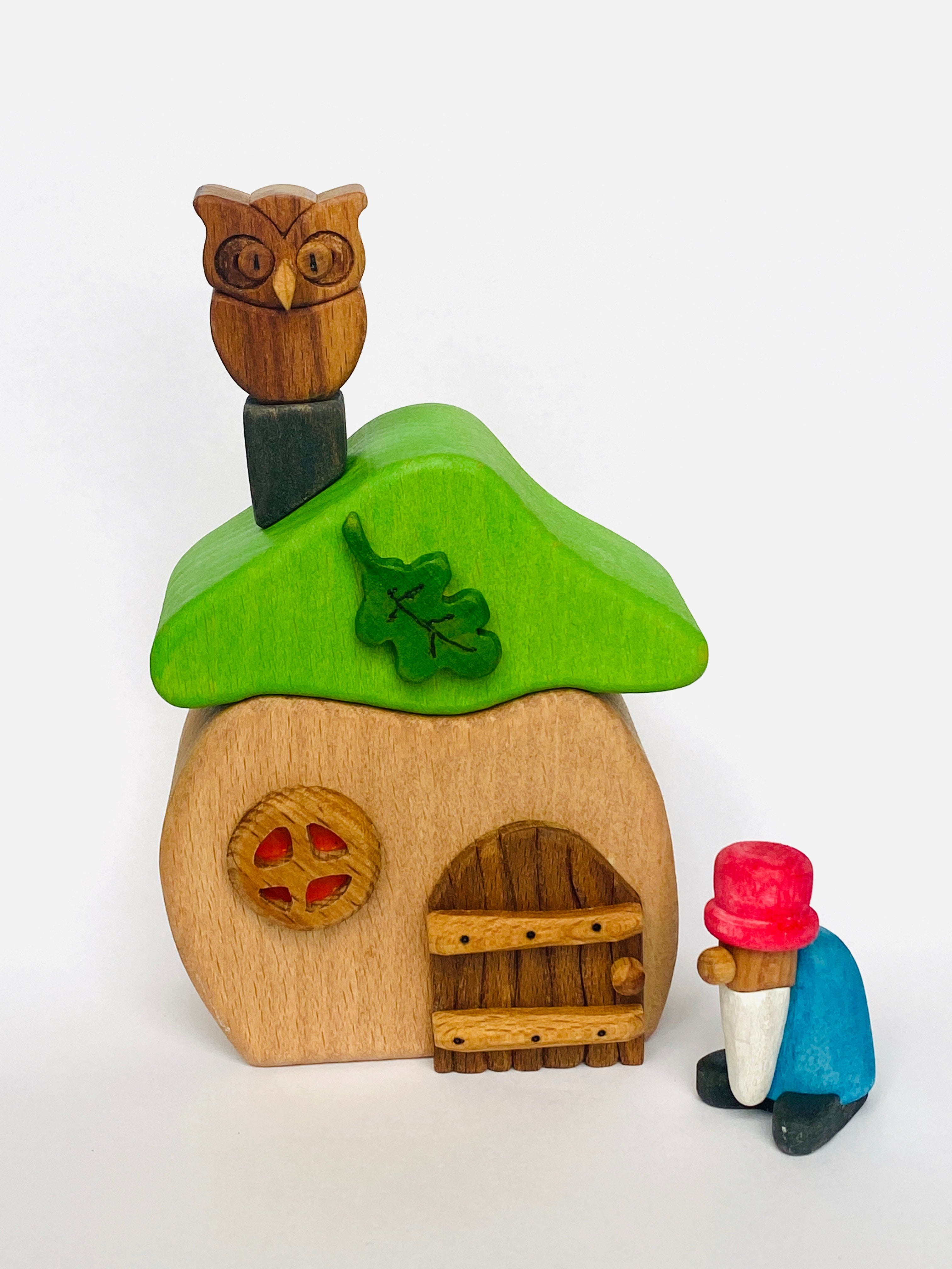 wooden-house-with-gnome-Gift-Baby-Toys-1