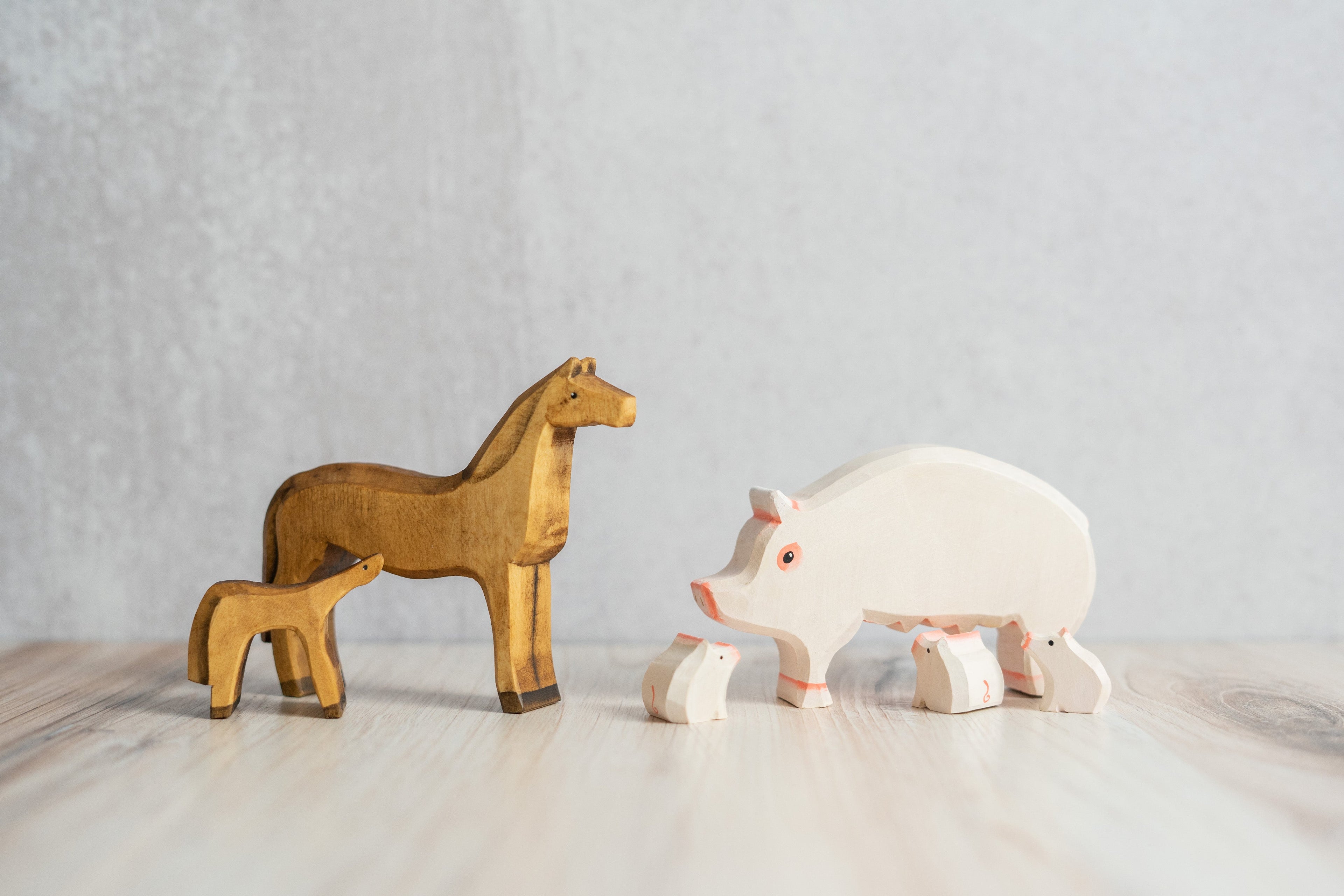 wood-carved-pig-with-piglets-Gift-Baby-Toys-2